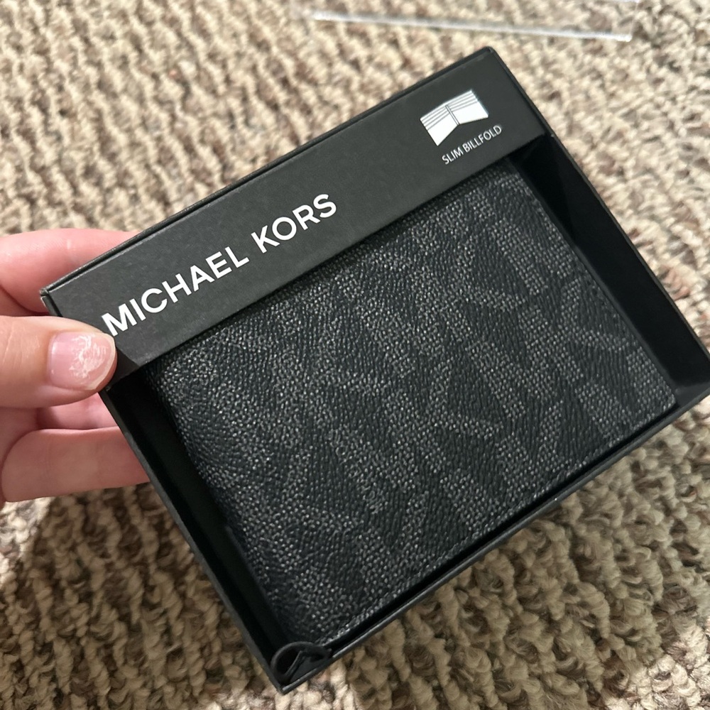 ✨FINAL PRICE✨New in Box Michael Kors Jet Set Men’s Bifold Black Wallet